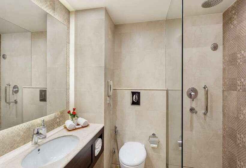 בית מלון כפרי La Place Sarovar Portico