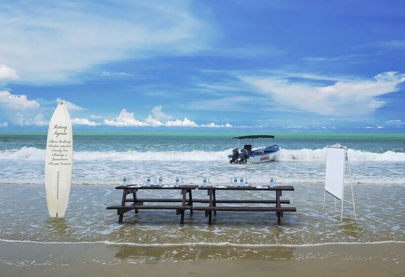 هتل Legend Cherating Beach Resort