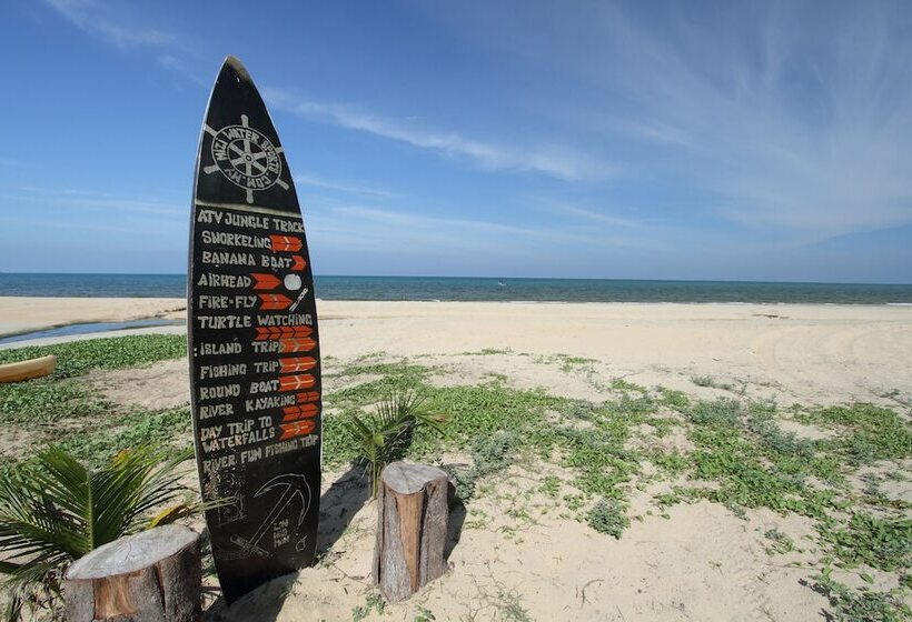 هتل Legend Cherating Beach Resort
