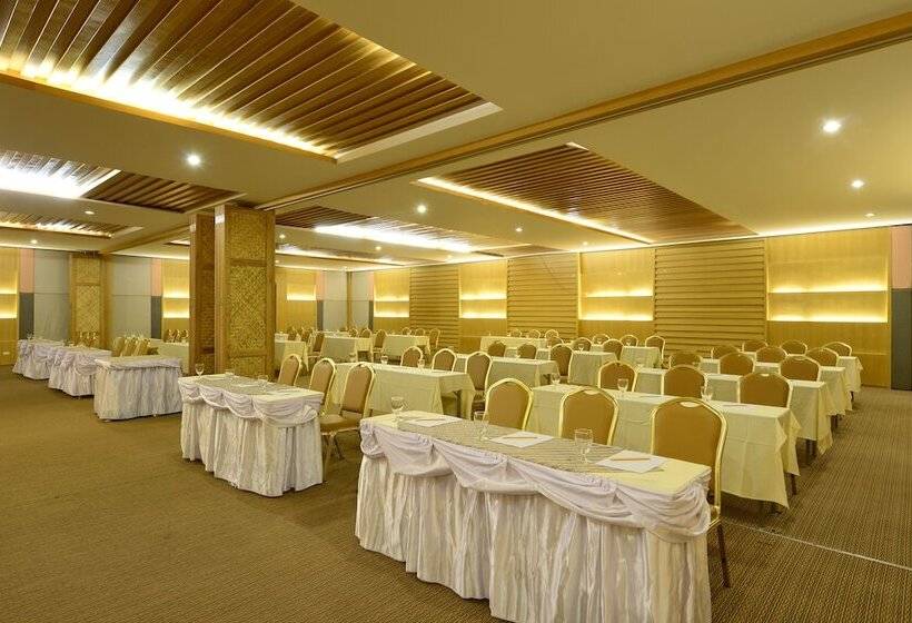 هتل Royal Phala Cliff Beach Resort