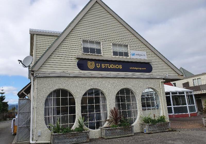 모텔 U Studios Paraparaumu Beach
