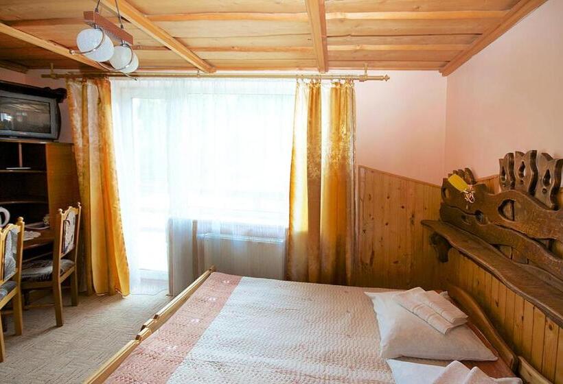 ユースホステル Smerekovyi Dvir