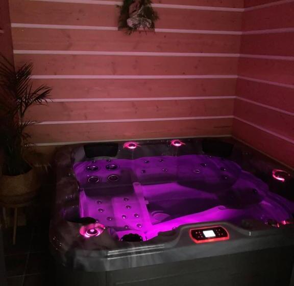 تختخواب و صبحانه Le Chai De La Rose Spa Et Séances Bien être