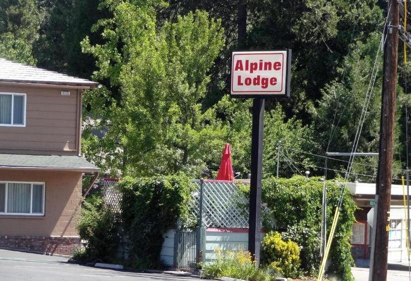 مُتل Alpine Lodge