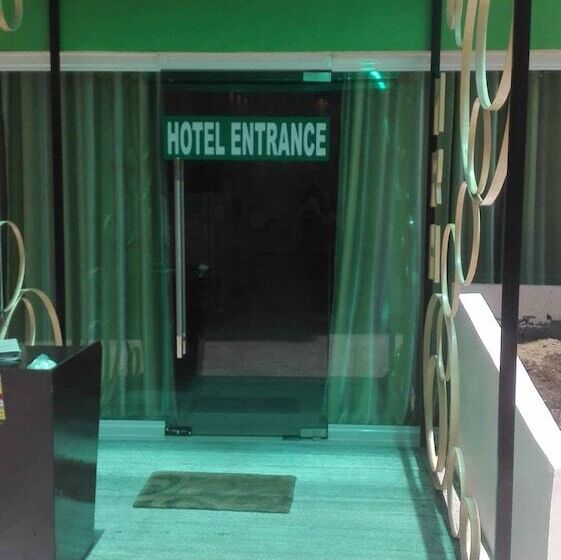 فندق صغير Meaco Royal Hotel   Tabaco