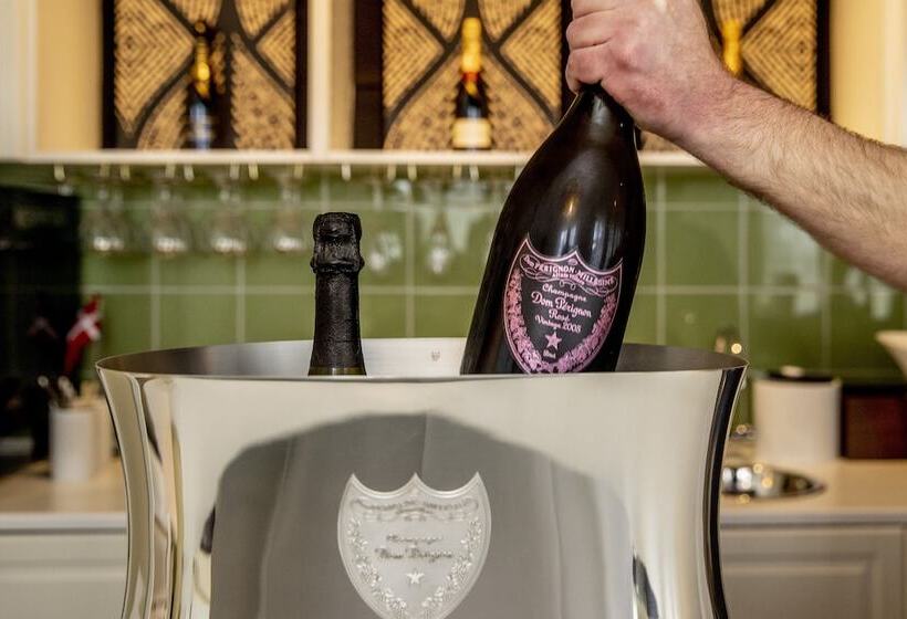 تختخواب و صبحانه Godstedlund