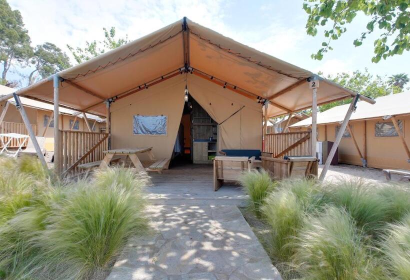 هتل Camping & Resort Sangulí Salou