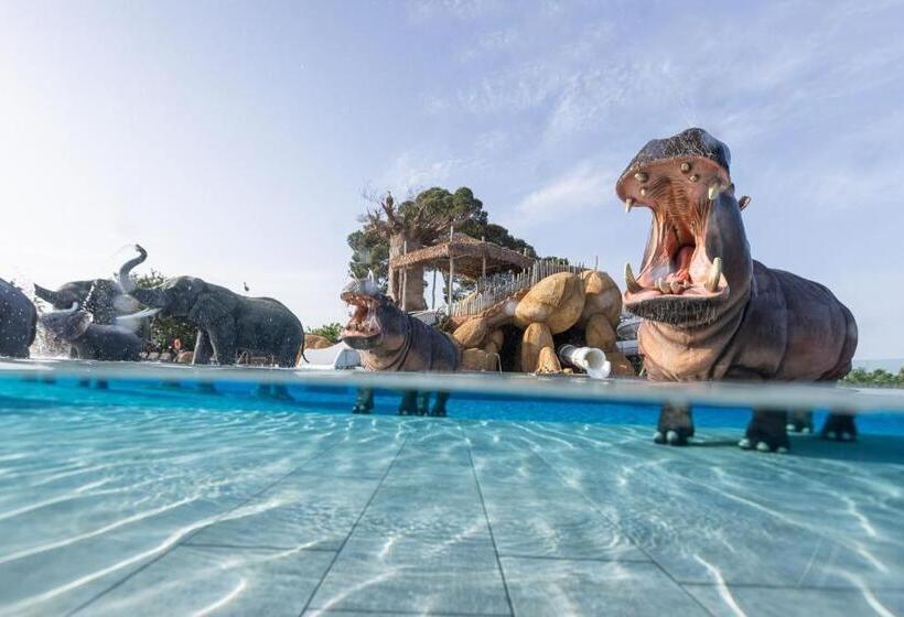 هتل Camping & Resort Sangulí Salou