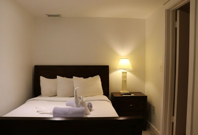 هتل On Hollywood Beach  Affordable Two Bedrooms Sleeps 6 With Two Bathrooms