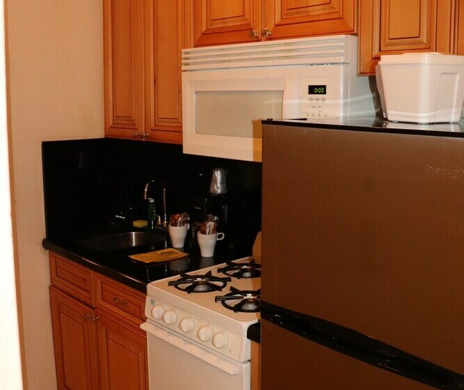 هتل On Hollywood Beach  Affordable Two Bedrooms Sleeps 6 With Two Bathrooms