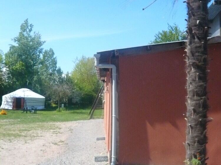 ホテル Le Village Insolite Yourte Et Roulotte