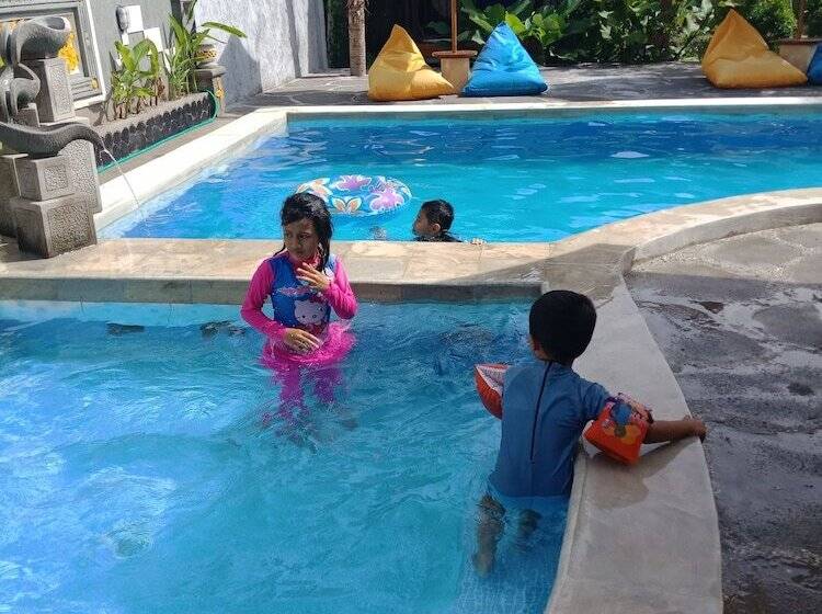 تختخواب و صبحانه Zifa Kuta Lombok