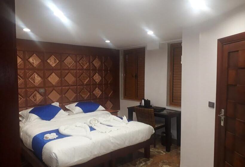 هتل The President