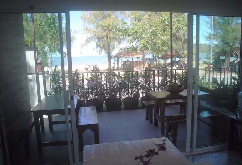 פנסיון Baan Aroka Beach Front