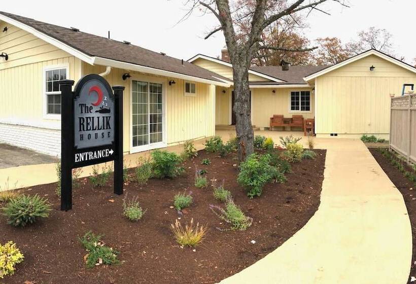 Raven Suite At Rellik House. Winery & Alpaca Farm