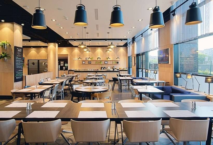 בית מלון כפרי Campanile Warszawa Centrum