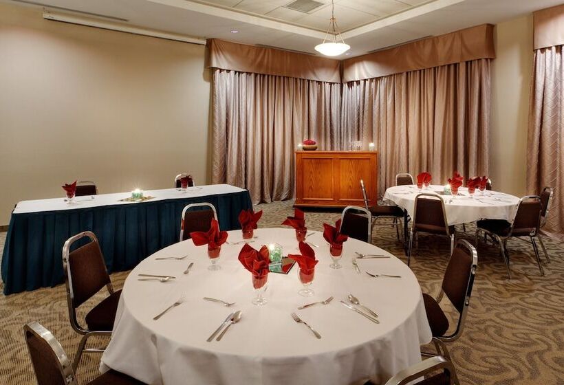 בית מלון כפרי Holiday Inn Lethbridge, An Ihg
