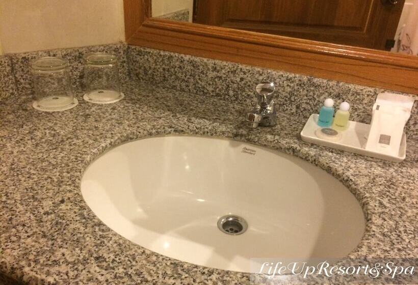 هتل Life Up Resort And Spa