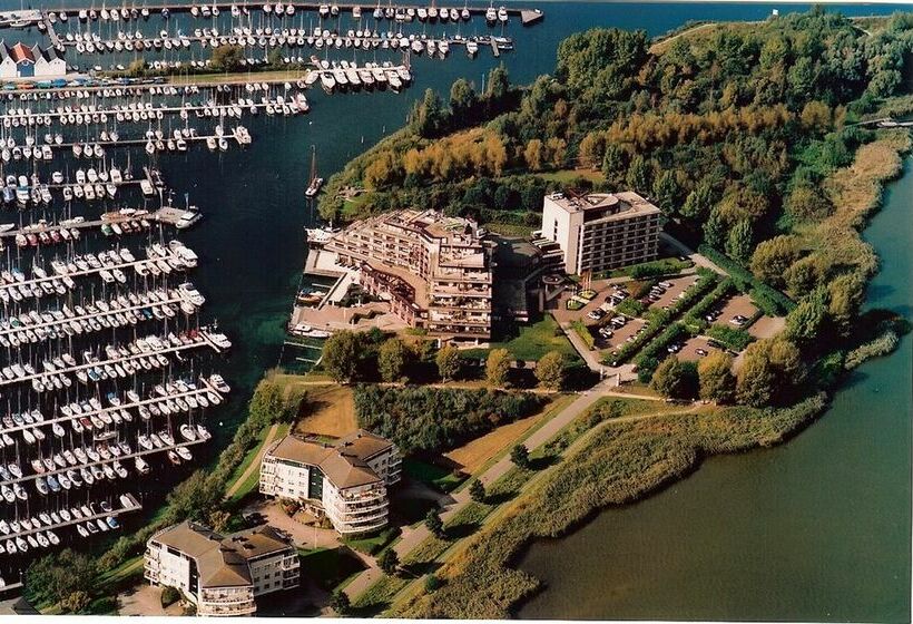 Отель Hampshire Newport Huizen