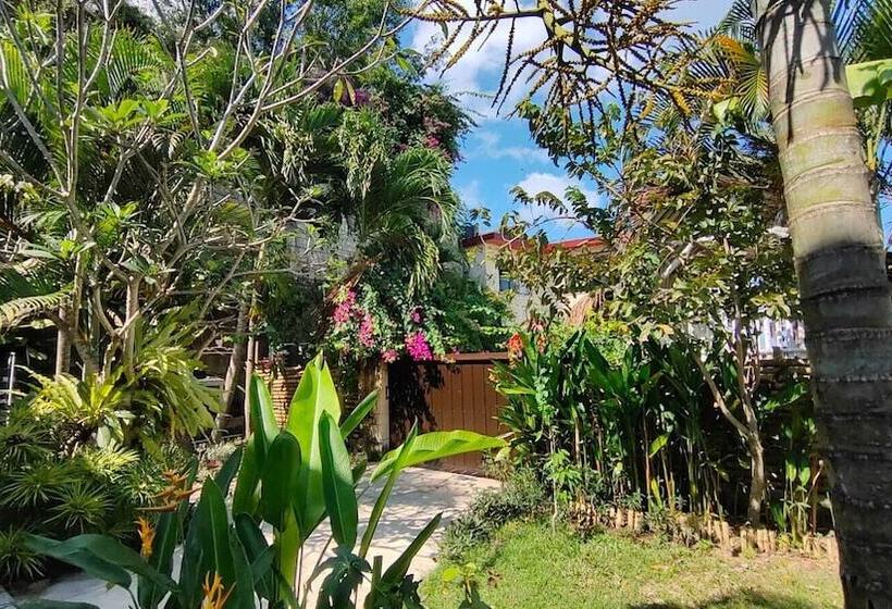 تختخواب و صبحانه Villa Senja Lombok