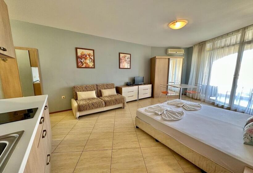 هتل Menada Grand Resort Apartments