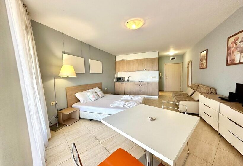 هتل Menada Grand Resort Apartments