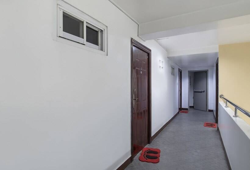 فندق Oyo 549 Sajj Bldg