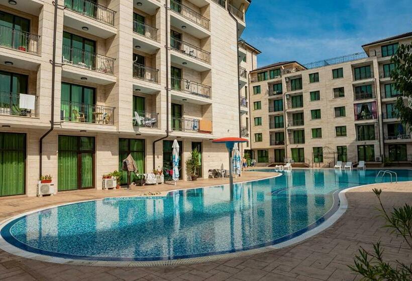 Amadeus Lux Menada Apartments