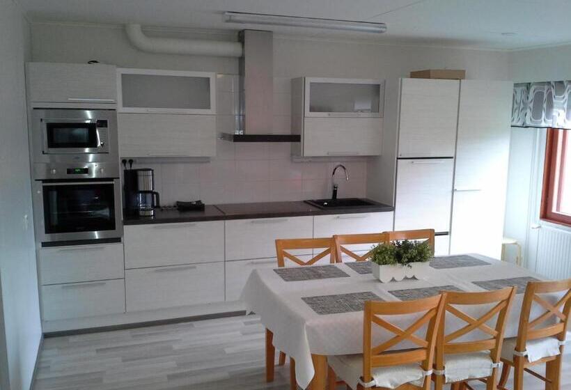 ホテル Karemajat Panorama