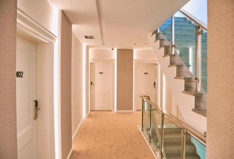 בית מלון כפרי Tirana Resort Radhime