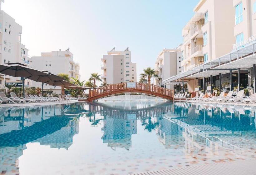 בית מלון כפרי Tirana Resort Radhime