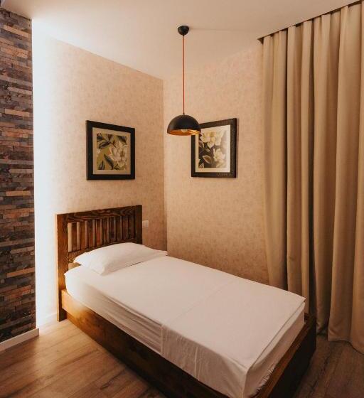 בית מלון כפרי Tirana Resort Radhime