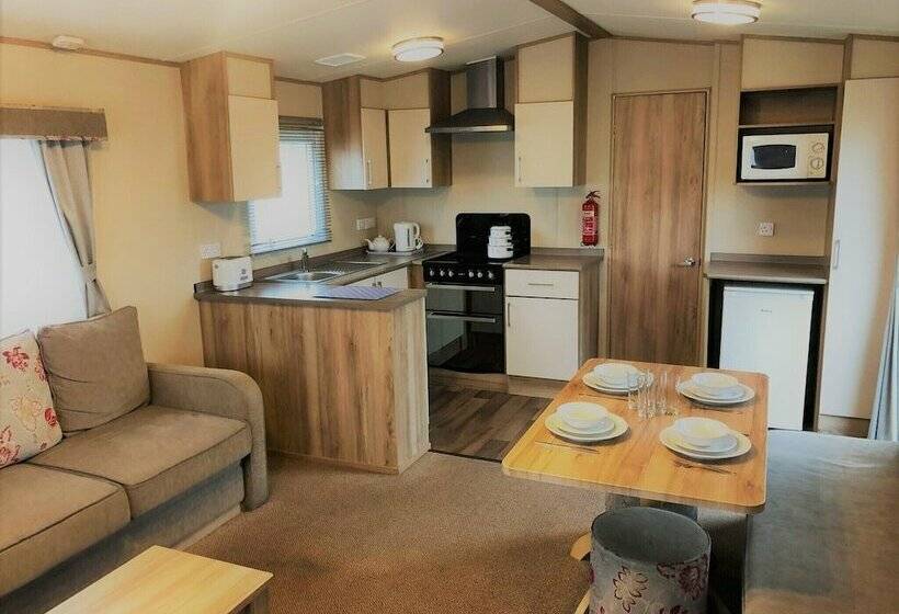 منتجع Towervans Caravan Park