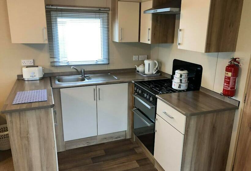 منتجع Towervans Caravan Park