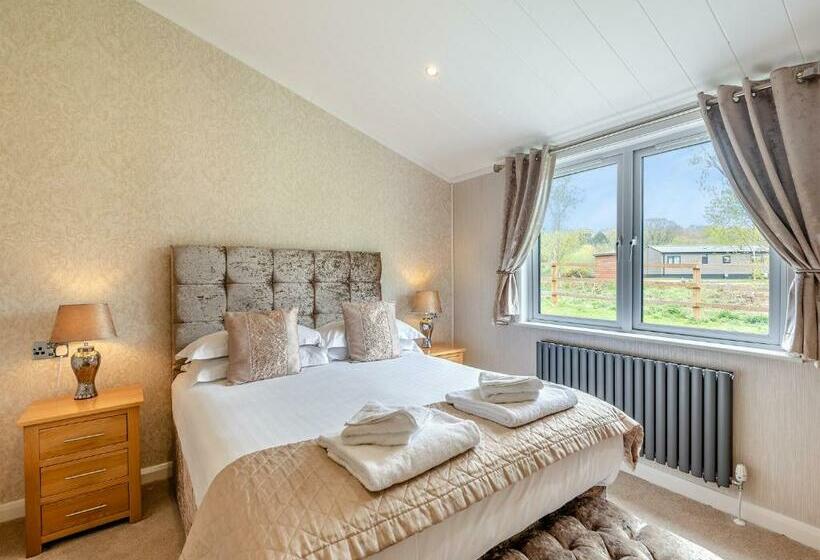 אתר נופש Woodhall Country Park Lodges