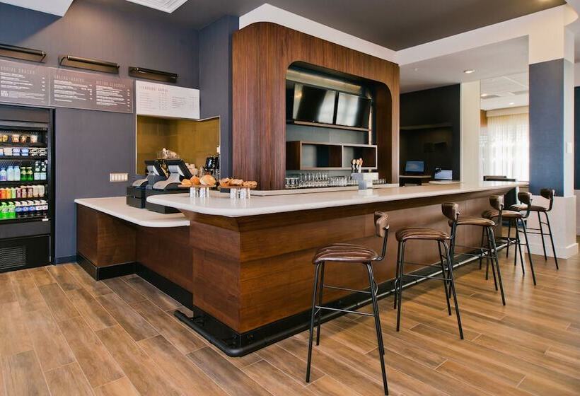 هتل Courtyard By Marriott Rapid City