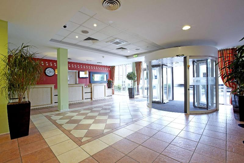 Отель Campanile Leicester