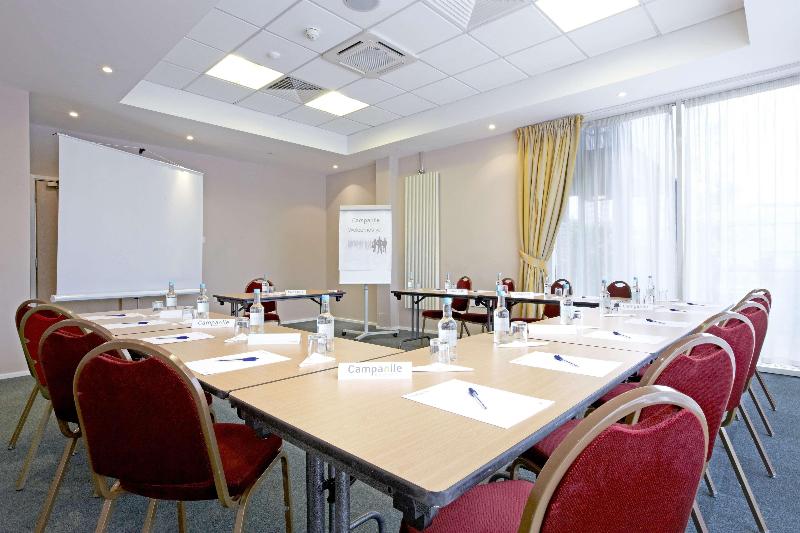 Отель Campanile Leicester