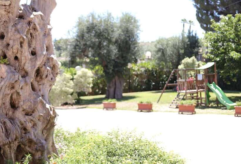 בית מלון כפרי Castel Miramonti