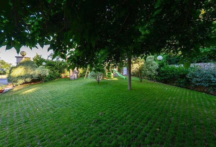 בית מלון כפרי Castel Miramonti