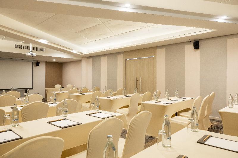 هتل Centara Life Cha Am Beach Resort Hua Hin