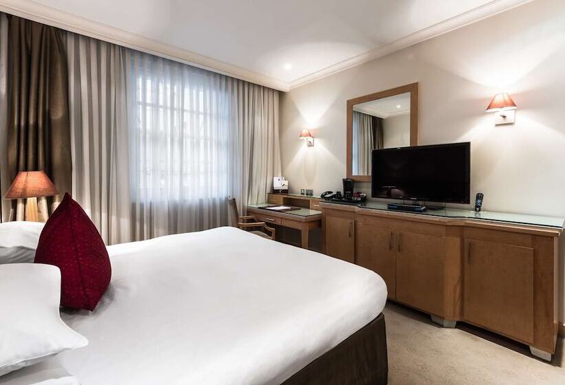 Courthouse Hotel London