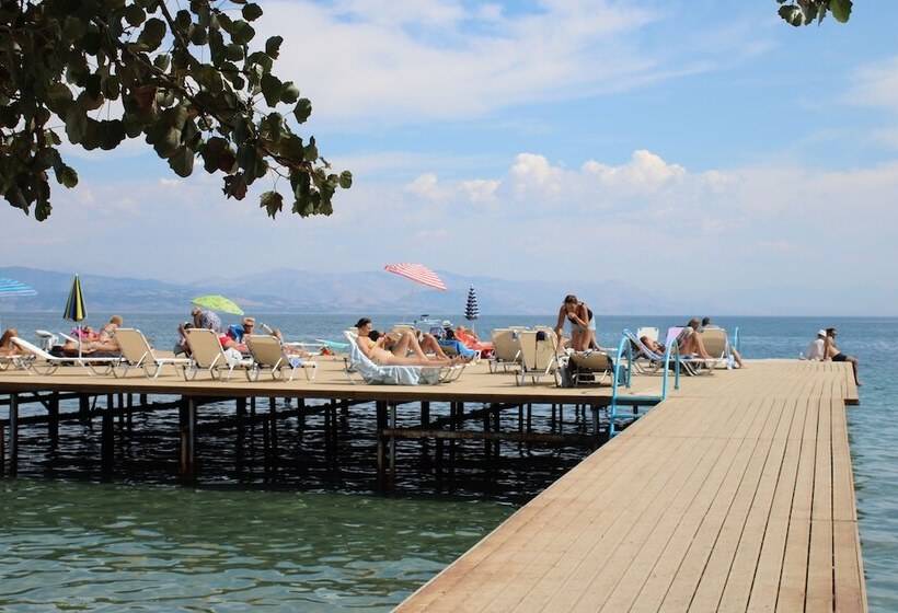 هتل Dassia Beach