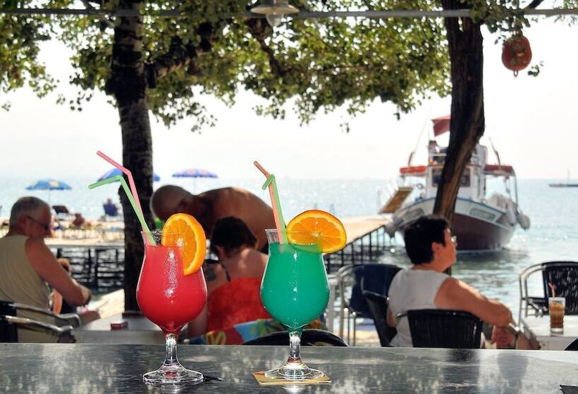 هتل Dassia Beach