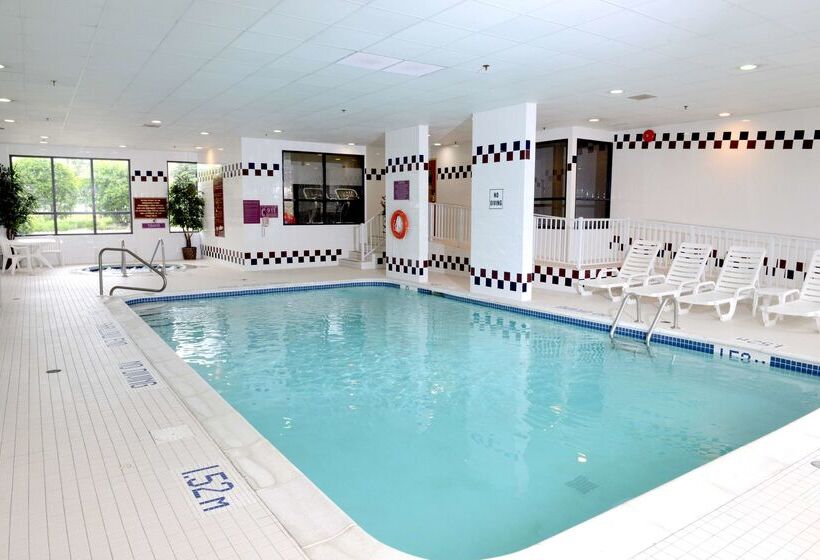 هتل Hampton Inn & Suites By Hilton Windsor