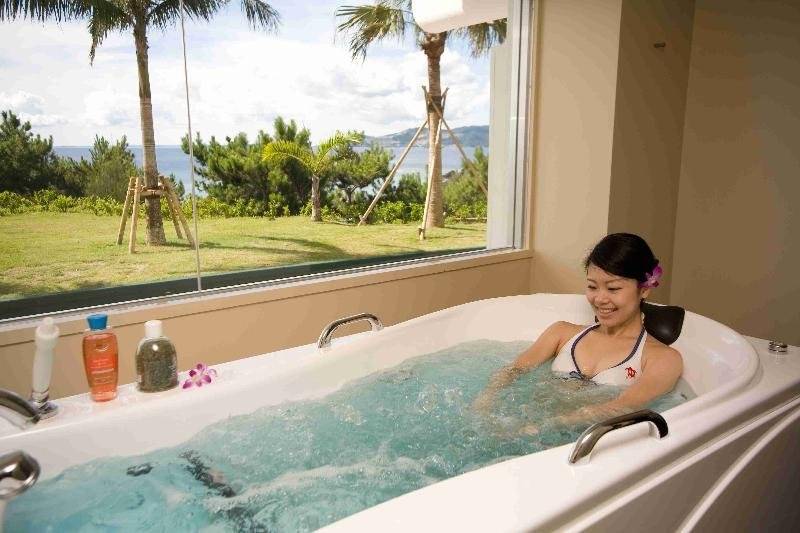 فندق Okinawa Kariyushi Beach Resort Ocean Spa