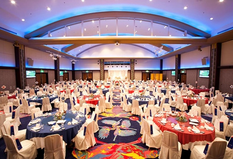 فندق Okinawa Kariyushi Beach Resort Ocean Spa