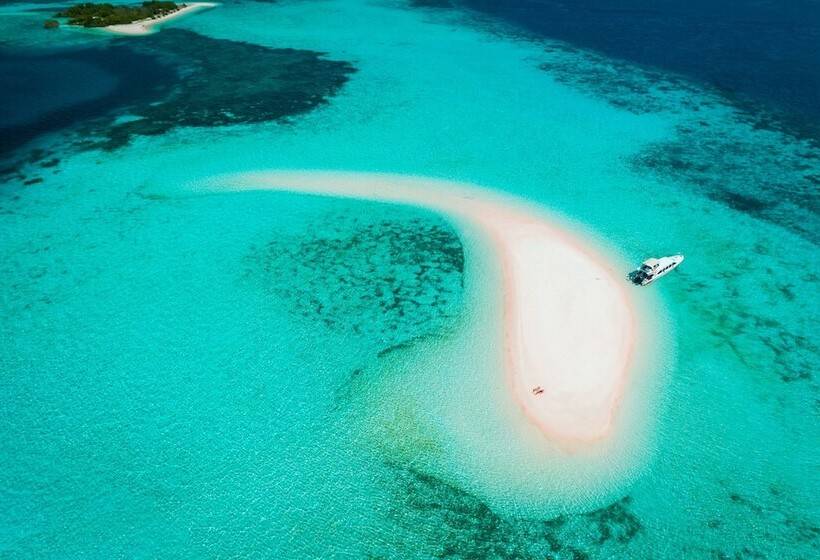 هتل Ayana Komodo Waecicu Beach