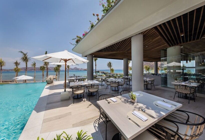 هتل Ayana Komodo Waecicu Beach