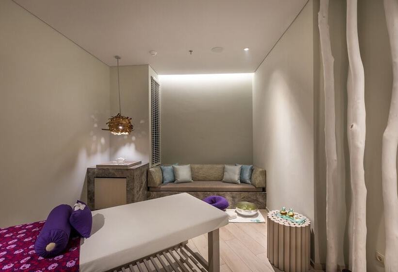 هتل Ayana Komodo Waecicu Beach